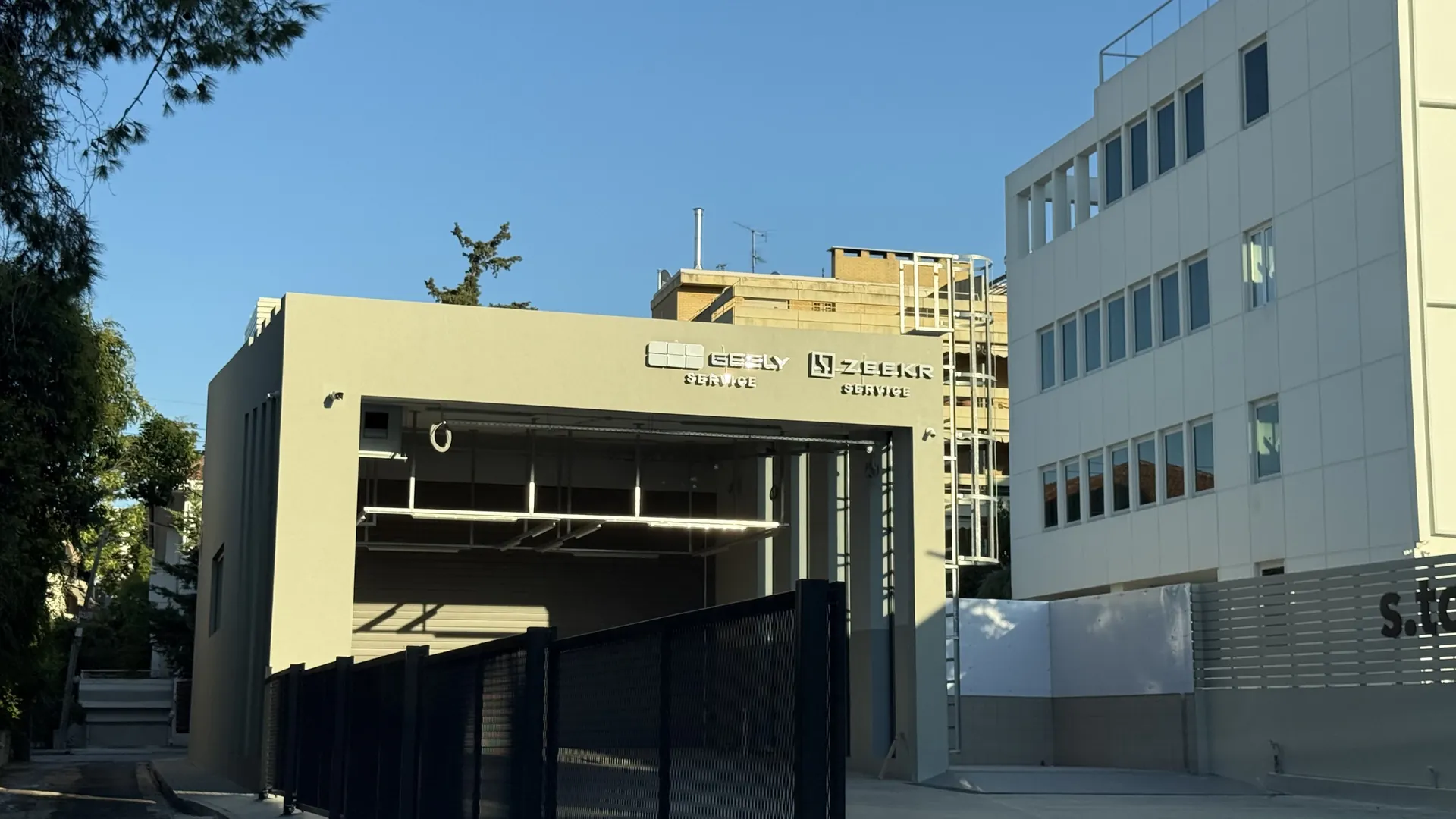 Service ηλεκτρικού αυτοκινήτου στο συνεργείο